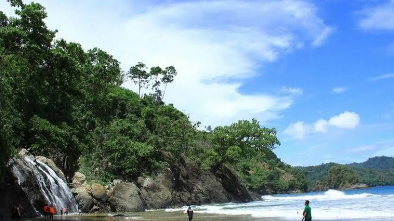 Menikmati Pesona Pantai Kepetingan, Wisata Terpencil di Sidoarjo