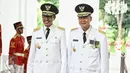Gubernur Sumatera Barat, Irwan Prayitno dan wakilnya Nasrul Abit. berpose saat acara pelantikan gubernur dan wakil gubernur masa jabatan tahun 2016-2021 di Istana Merdeka, Jakarta, Jumat (12/2 ).(Liputan6.com/Faizal Fanani)