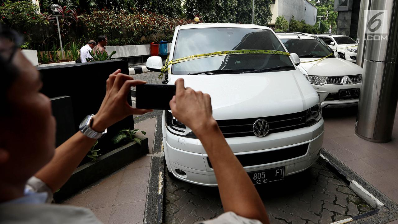 Mewahnya Mobil-mobil Bos First Travel