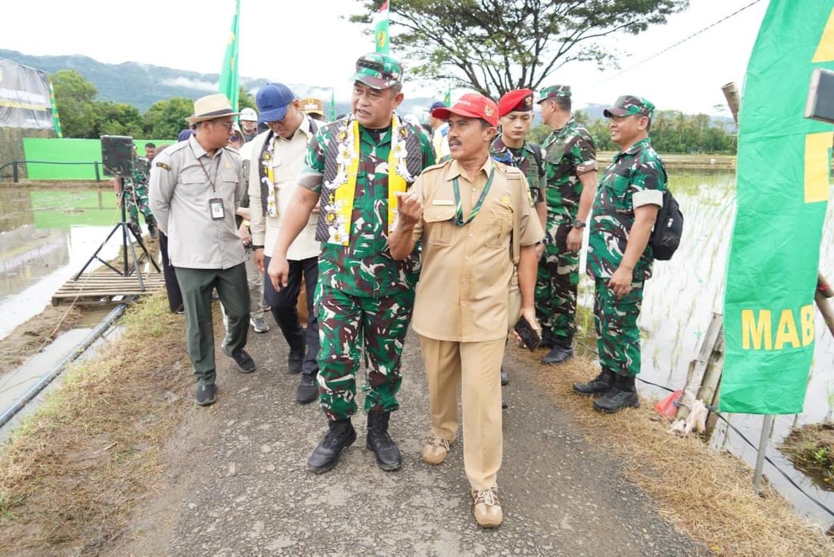 Kasad dan Wamentan Resmikan Sarana Pengairan Ribuan Hektare Sawah di Sukabumi