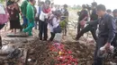 Suasana pemakaman jenazah terpidana asal Ghana Martin Anderson di Tempat Pemakaman Umum (TPU) Perwira, Bekasi Utara, Kota Bekasi, Jawa Barat Rabu (29/4/2015). (Liputan6.com/Rahmat Hidayat)