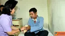 Citizen6, Jakarta: Tety Agus Suharto selaku Ketua Umum Dharma Pertiwi memberikan bantuan kepada pasien. (Pengirim: Badarudin Bakri Badar)