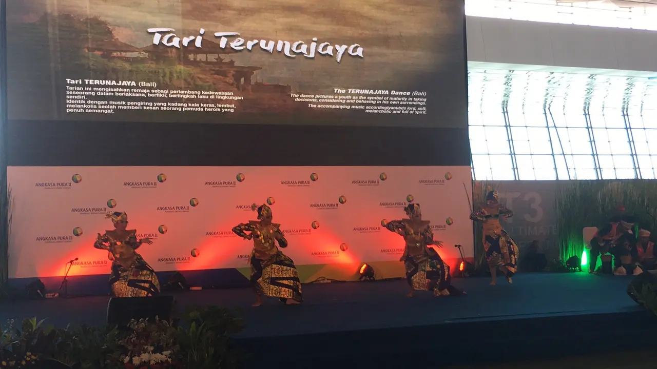 Tarian Tradisional Warnai Terminal 3 Soekarno Hatta