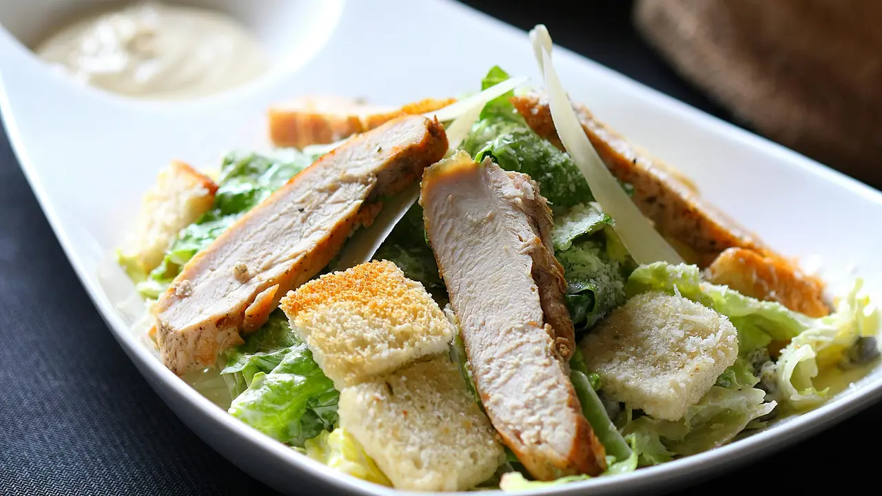 5 Resep Salad untuk Kurangi Lemak Tubuh dengan Cepat dan Alami