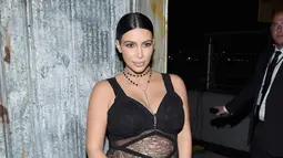 Artis reality show Kim Kardashian berpose saat menghadiri Givenchy Spring/Summer 2016 pada acara New York Fashion Week di New York, Jumat (11/9/2015). (Larry Busacca/Getty Images/AFP)