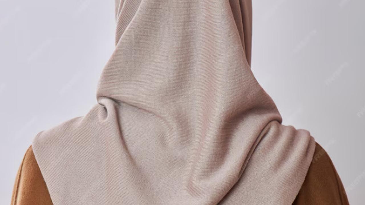 Rahasia Rambut Berkilau Meski Pakai Hijab, Simak Tips Ampuhnya!