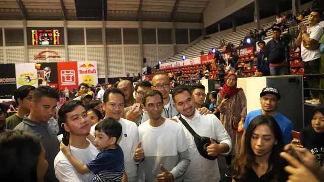 Jan Ethes Srinarendra dan sang ayah Gibran Rakabuming Raka
