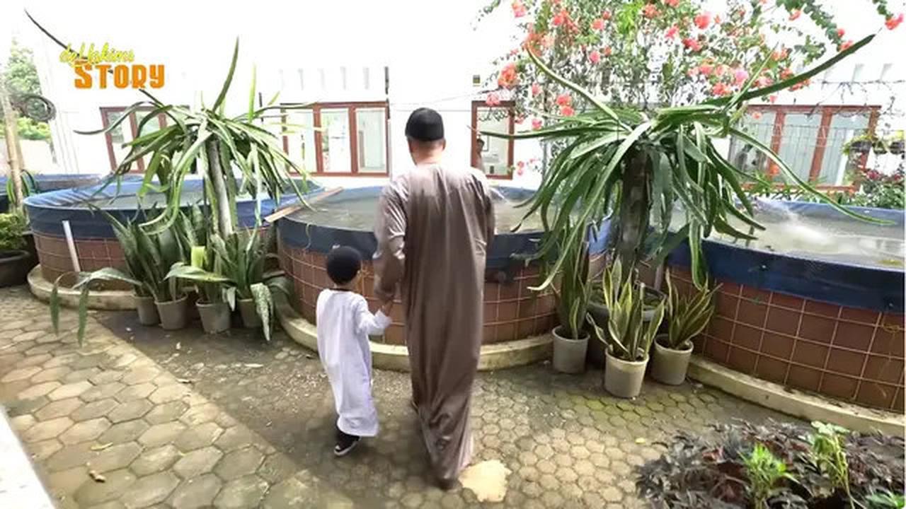 5 Potret Halaman Rumah Mamah Dedeh di Ciseeng Bogor, Asri Penuh Tanaman Hijau dan Kolam Ikan