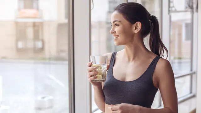 Air lemon dan perut buncit (iStock)