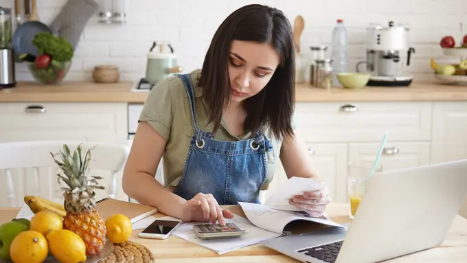 Cara Mengatur Prioritas Keuangan untuk Perempuan yang Ingin Mandiri - Cover