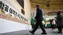 Selama masa berkabung, bendera di lembaga publik akan diturunkan setengah tiang, dan pejabat publik mengenakan pita berkabung sebagai tanda penghormatan. (JUNG YEON-JE/AFP)