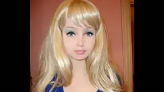 Lolita Richi adalah wanita asal Ukrania yang membentuk tubuhnya menjadi mirip Barbie. (Dailymail)