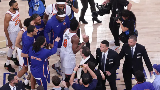 Pemain Knicks merayakan kemenangan dahsyat di game empat NBA Finals 2026