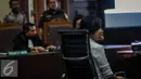 Jessica Kumala Wongso saat mengikuti sidang dengan agenda lanjutan pembacaan nota pembelaan (pledoi) di PN Jakpus, Jakarta, Kamis (13/10). Sebelumnya Jessica menangis saat membacakan pledoi. (Liputan6.com/Faizal Fanani)
