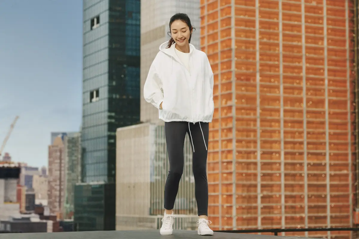 Padu Padan Gaya Kontemporer yang Nyaman dari Koleksi Uniqlo x Theory
