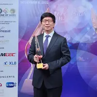 Managing Director of PT Elang Mahkota Teknologi, Sutanto Hartono menerima sejumlah penghargaan di ajang Asian Television Awards 2022. (Bola.com/Emtek Group).