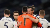 Gelandang sayap Tottenham Hotspur, Gareth Bale merayakan gol yang dicetaknya ke gawang Brighton yang membawa Spurs menang 2-1 pada lanjutan Liga Inggris, Minggu (1/11/2020) (JOHN WALTON / AFP)