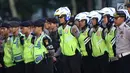 Anggota Polri saat mengikuti apel kesiapan pelaksanaan Asian Games 2018 di lingkar luar Stadion Utama GBK, Jakarta, Senin (4/6). Apel dipimpin Sekjen INASGOC, Eris Herryanto dan diikuti semua unsur terkait. (Liputan6.com/Helmi Fithriansyah