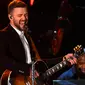 Justin Timberlake saat mengisi acara CMA Awards 2015 di Tennessee, Amerika serikat, Rabu (4/11/2015). CMA Award 2015 adalah anugrah musik untuk para seniman musik Country dunia. (REUTERS/Harrison McClary)