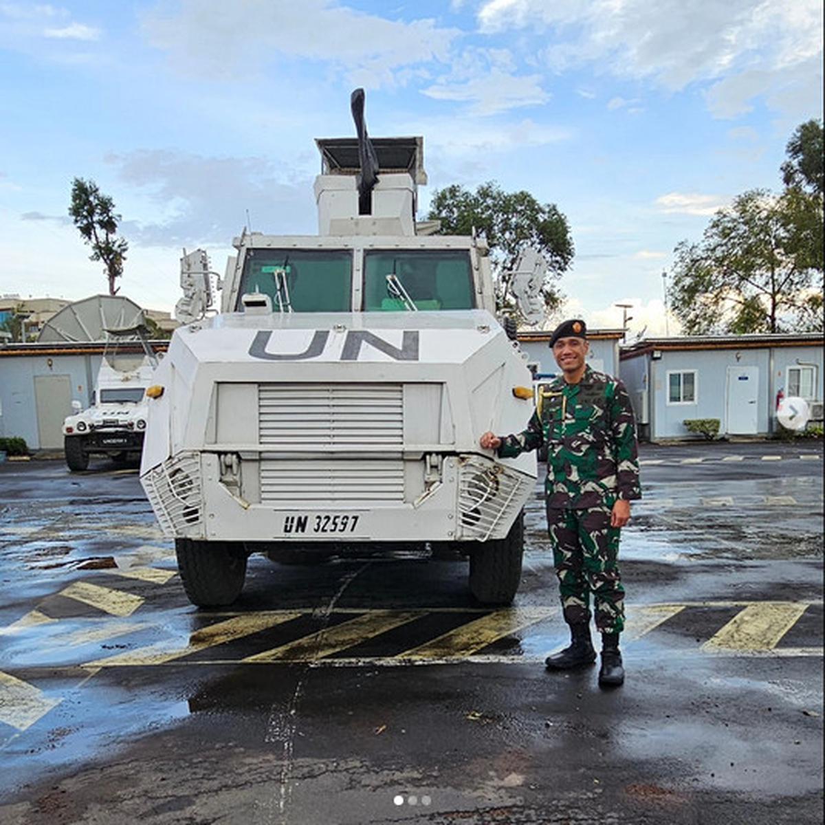 Potret Gagah Paulus Pandjaitan dengan Kendaraan Militer di Wilayah Konflik Mengenakan Seragam Loreng