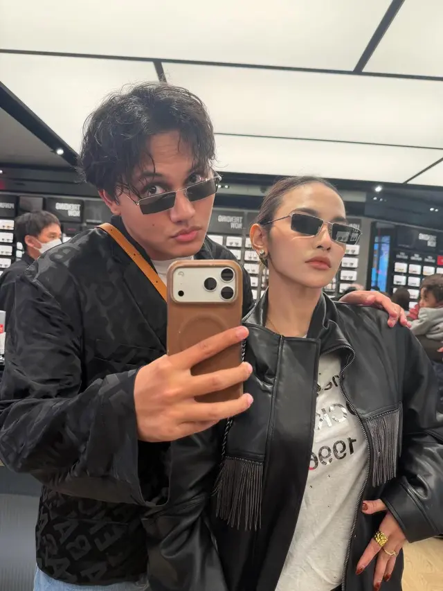 Gaya Mahalini dan Rizky Febian Liburan di Jepang, Couple Look Kompak yang Bikin Serasa Masih Pacaran