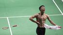 Pebulutangkis Indonesia, Jonatan Christie, melakukan selebrasi usai menaklukkan wakil China Taipei, Chou Tien Chen, pada final tunggal putra bulutangkis di Istora Senayan, Selasa (28/8/2018). Jonatan menang 21-18, 20-22, 21-15. (Bola.com/Peksi Cahyo)