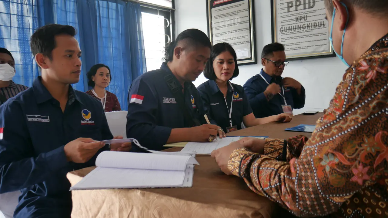 PEngurus DPP Partai Nasdem Daftarkan Bacaleg ke KPU Gunungkidul