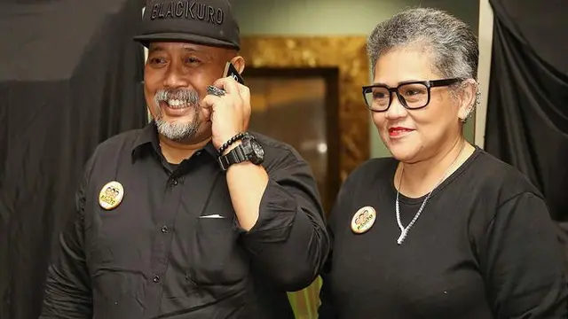 Indro Warkop dan istri