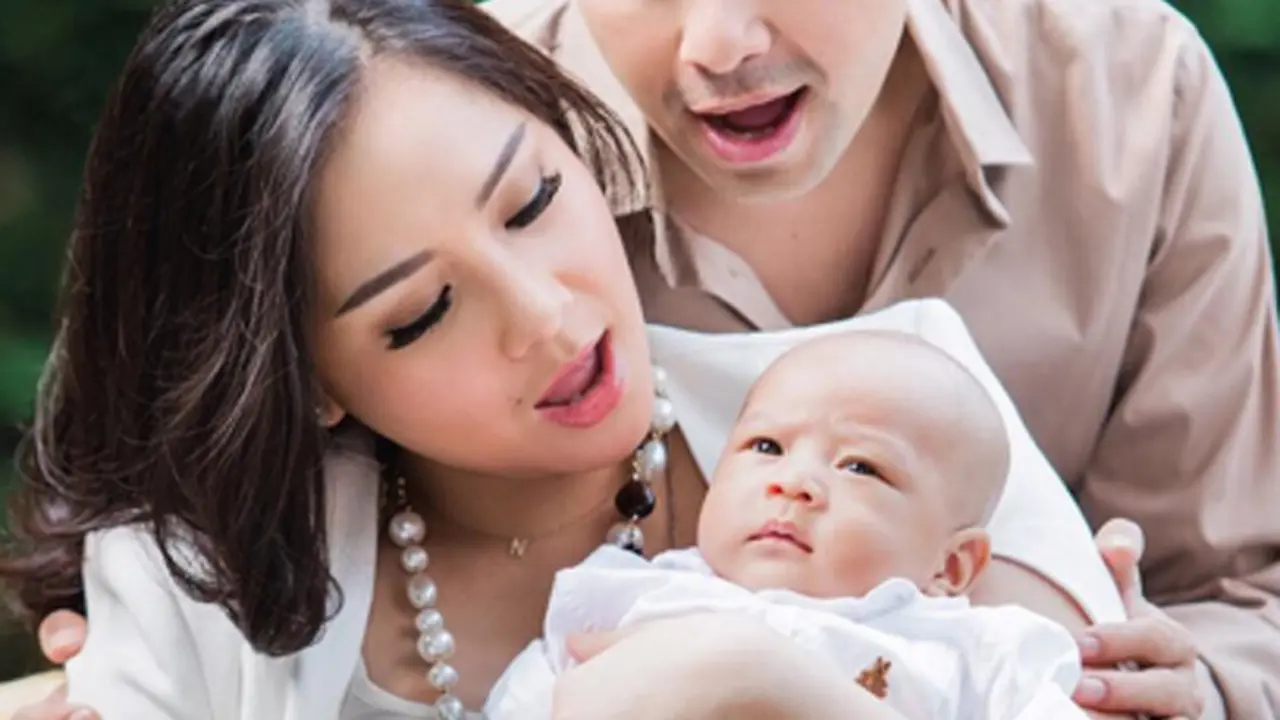 Raffi Ahmad dan Nagita Slavina, beserta Rafathar Malik Ahmad 