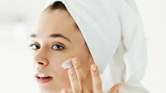 Mana Yang Benar Pakai Sunscreen Sebelum Atau Setelah Moisturizer Beauty Fimela Com