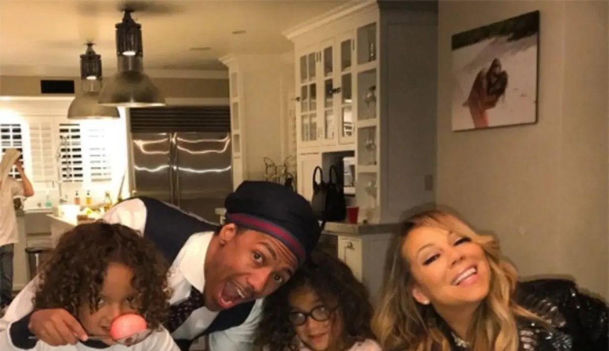 Meski sudah berpisah, Nick Cannon dan Mariah Carey merayakan Paskah bersama kedua anak mereka lho tahun lalu! (instagram/mariahcarey)