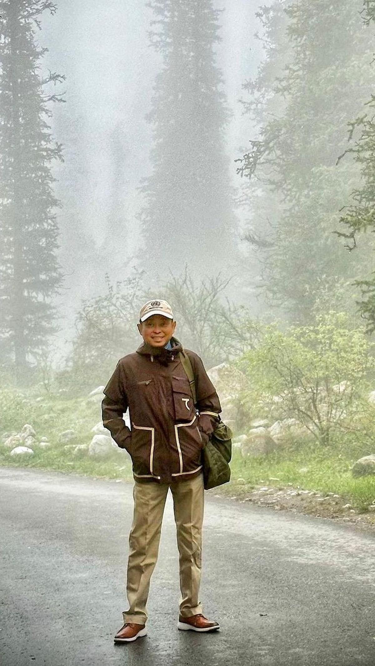 Mantan menteri Jokowi, Ignasius Jonan membagikan momen saat liburan di Kyrgyzstan.&nbsp;
