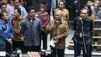 Tiga Pimpinan KPK, Laode M Syarif, Agus Rahardjo dan Saut Situmorang (kiri ke kanan) memberi keterangan, Jakarta, Kamis (12/9/2019). Pimpinan KPK membantah penyataan Alexander Marwata yang menyebut pengumuman pelanggaran kode etik tidak diketahui oleh pimpinan KPK. (Liputan6.com/Helmi Fithriansyah)