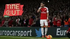 Mesut Ozil, gelandang Arsenal kini memimpin daftar pencetak assist terbanyak di Premier League dengan perolehan 17 assist dalam 26 pertandingan.