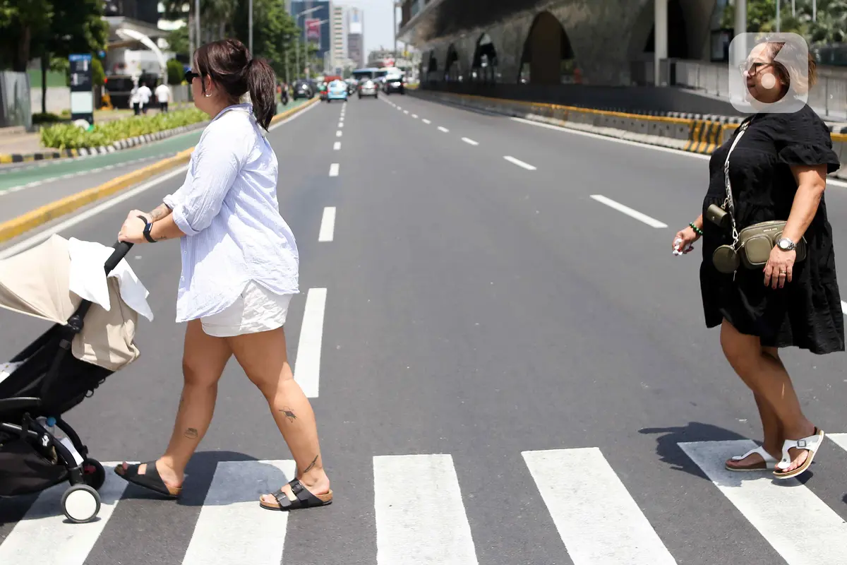 Cuaca panas kembali menyengat wilayah Jakarta dan sekitarnya