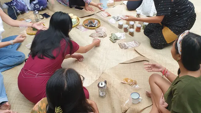 Meracik Minuman dari Bahan Rempah