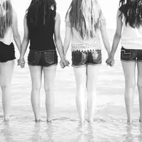 Ilustrasi Perempuan | unsplash.com/@thirdwheelphoto dan unsplash.com/@shamimnakhaei