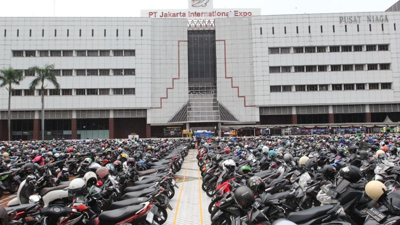 Tarif Parkir Mobil dan Motor di Area PRJ