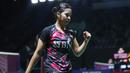<p>Selebrasi pebulu tangkis tunggal putri Indonesia, Ester Nurumi Tri Wardoyo setelah mencetak angka saat menghadapi wakil Jepang, Nozomi Okuhara pada laga babak 32 besar Indonesia Open 2024 di Istora Senayan, Jakarta, Selasa (4/6/2024). Ester Nurumi Tri Wardoyo menang dua game langsung 21-17, 21-16. (Bola.com/M Iqbal Ichsan)</p>