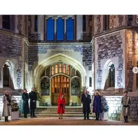 Di antara deretan anggota senior Kerajaan Inggris yang bertemu Ratu Elizabeth II terdapat pasangan Kate Middleton dan Pangeran William yang baru menyelesaikan tur kereta kerajaan. (dok. Instagram @theroyalfamily/https://www.instagram.com/p/CIjCiZtH3nL/Dinny Mutiah)