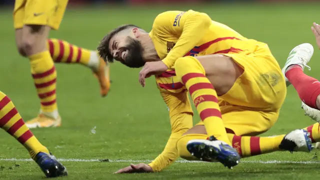 Detik-detik Benturan Keras yang Membuat Gerard Pique Cedera Parah