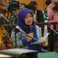 Bupati Bekasi nonaktif Neneng Hasanah Yasin membacakan pledoi di Pengadilan Tipikor Bandung, Rabu (15/5/2019). (Huyogo Simbolon)