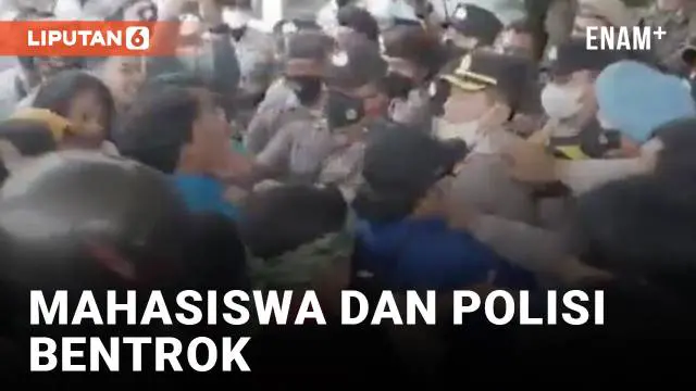 Protes dan aksi unjuk rasa digelar kelompok mahasiswa di Banjar Jawa Barat terkait kenaikan harga BBM subsidi. Aksi demonstrasi ini diwarnai aksi saling dorong dengan polisi.