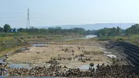 Debit Bendungan Menganti, Sungai Citanduy, Jawa Barat, menurun menyusul kemarau panjang 2019. (Foto: Liputan6.com/Muhamad Ridlo)