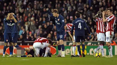 Aaron Ramsey mengalami kejadian buruk dalam karir sepakbolanya saat Arsenal melawan Stoke City pada tahun 2010 lalu. Tulang tibia dan fibula Ramsey patah ketika mendapat tekel dari Ryan Shawcross. (www.aleqt.com)