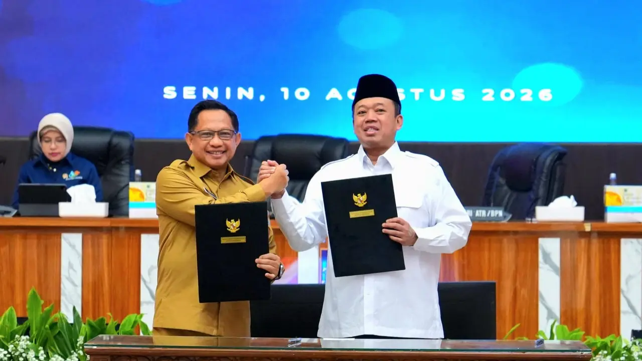 Mendagri Tito Karnavian dan Menteri ATR/BPN Nusron Wahid meneken Surat Edaran Bersama (SEB) tentang Mekanisme Penerimaan Setoran dan Penelitian Surat Setoran Pajak Daerah Bea Perolehan Hak atas Tanah dan Bangunan (BPHTB)