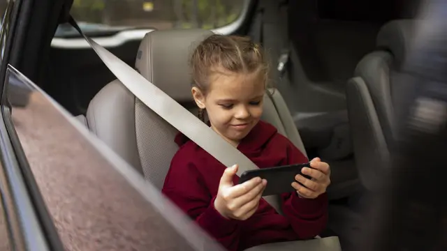 6 Tips Agar Anak Tetap Happy Meski Perjalanan Jauh (photo by freepik.com)