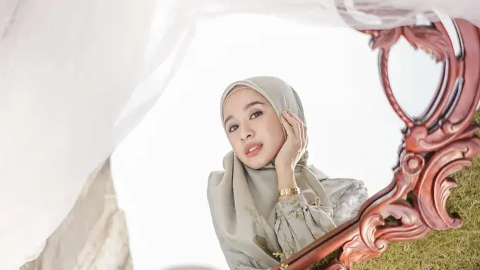 Gaya hijab Laudya Cynthia Bella
