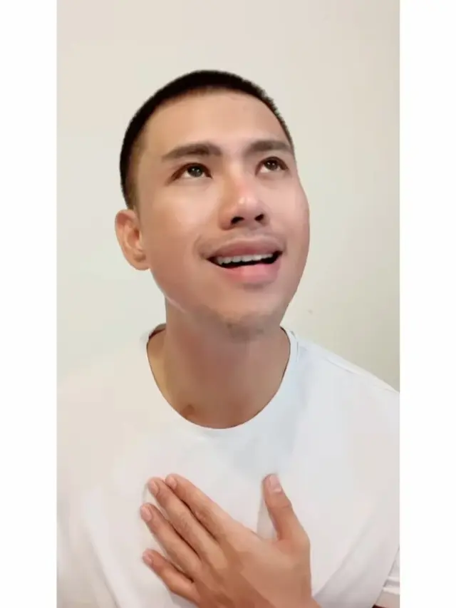 Ricky Cuaca Berambut Plontos
