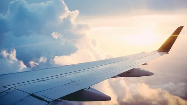 Penerbangan di Atas Awan